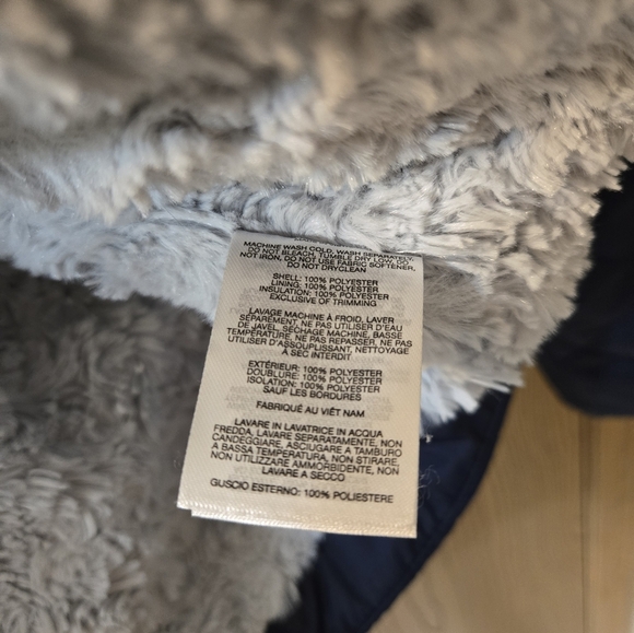 LIKE NEW Women's Columbia Navy Winter Jacket - Picture 6 of 6